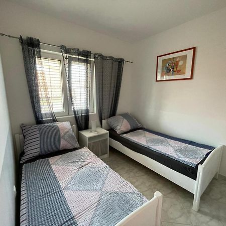 Apartmani Ira Vir Oda fotoğraf